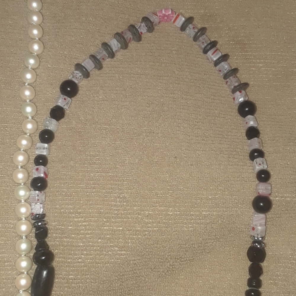 3 Assorted Necklaces - Picture 7 of 8